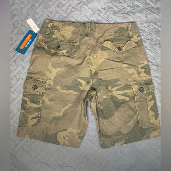 Old Navy Camouflage Cargo Shorts for Men - Picture 5 of 5